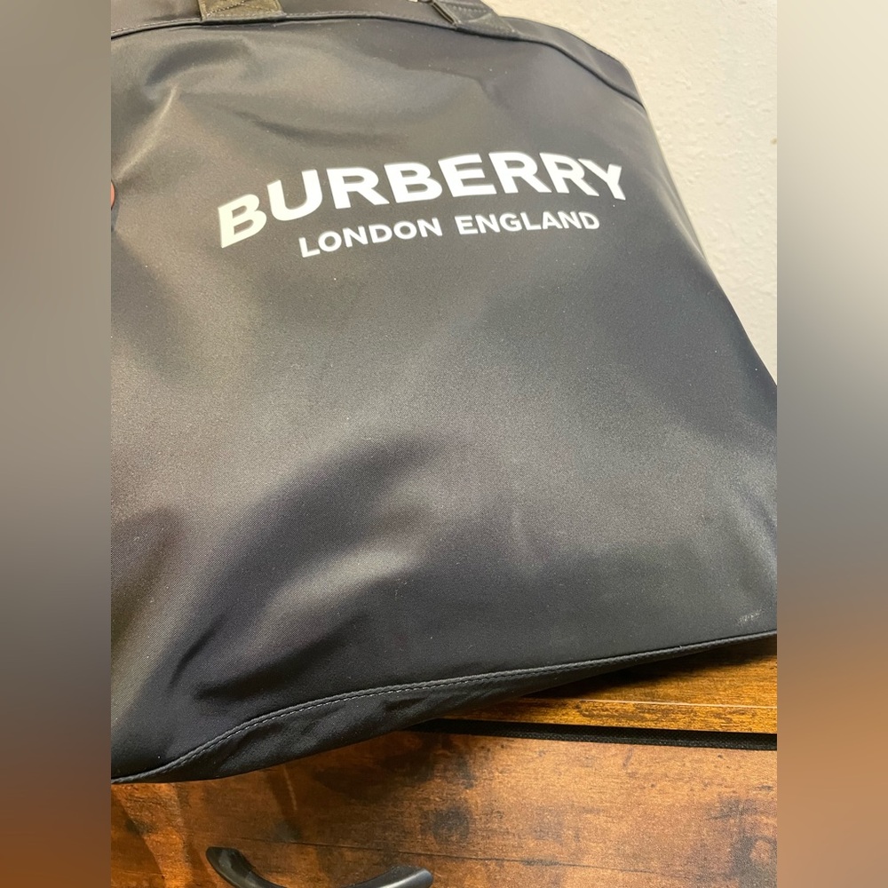 BURBERRY Artie Canvas Tote Bag. - Picture 4 of 13